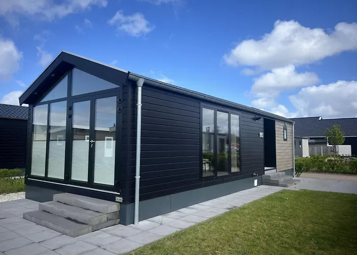 Holiday Home De Zeeparel By Interhome